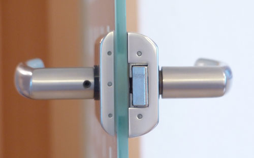 See both exterior and interior of door deadbolt lock